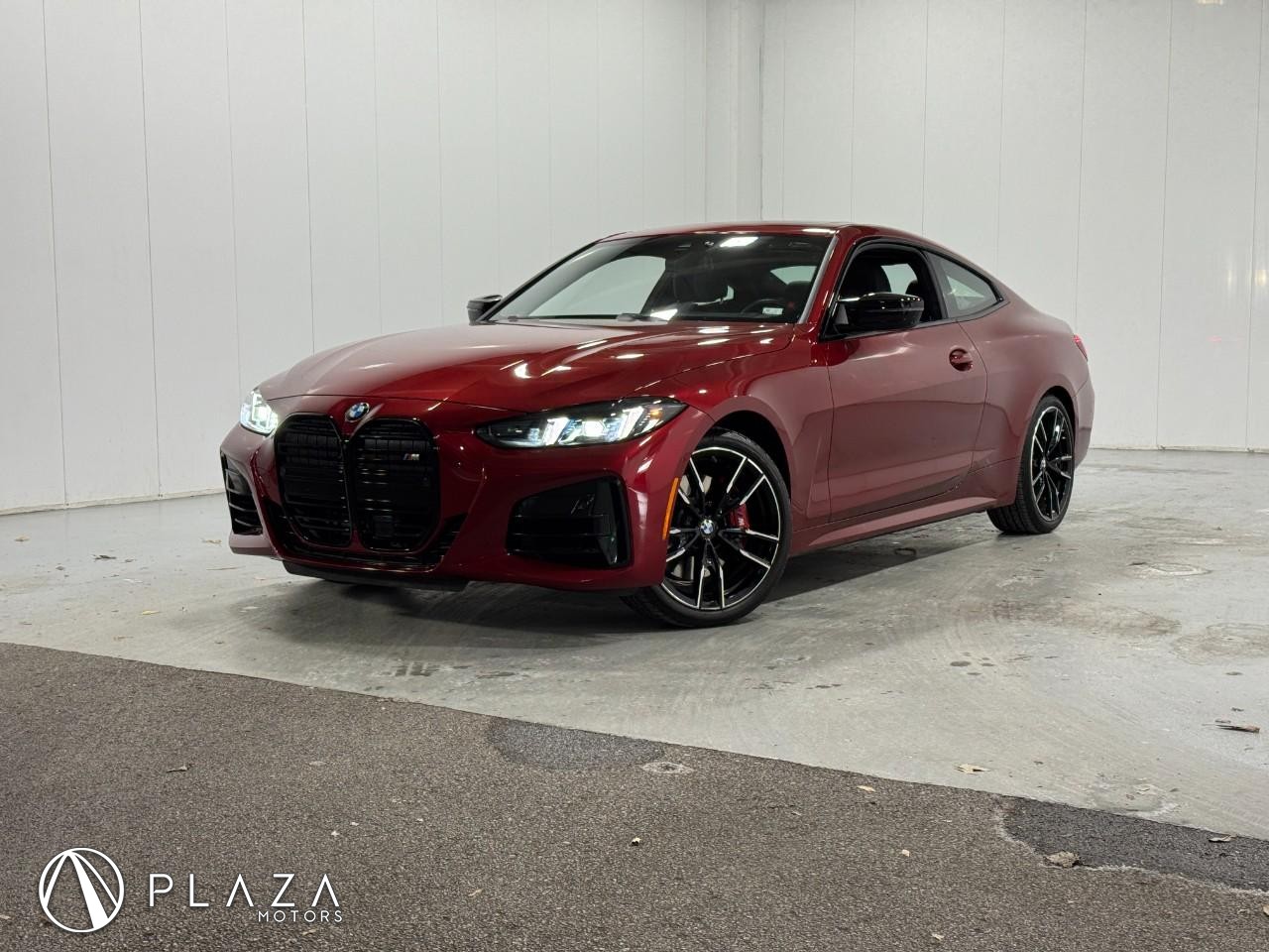 BMW 4 Series Vehicle Full-screen Gallery Image 01