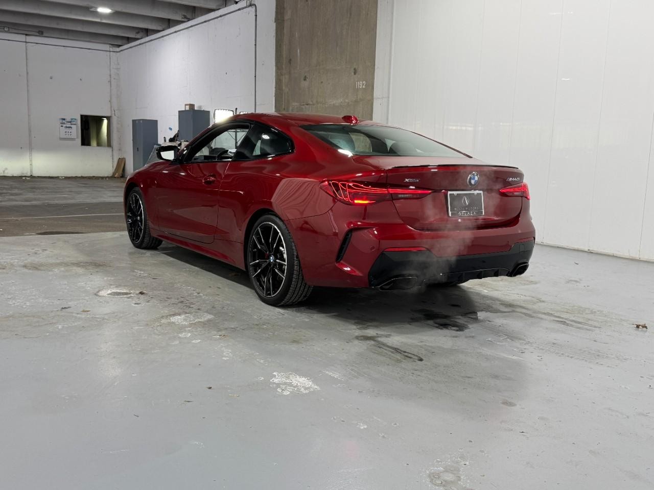 BMW 4 Series Vehicle Full-screen Gallery Image 03