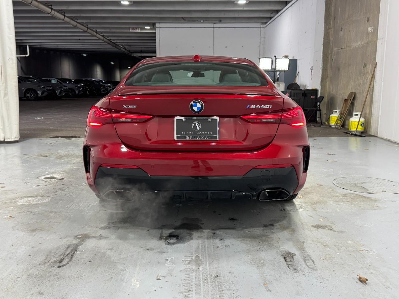 BMW 4 Series Vehicle Full-screen Gallery Image 09