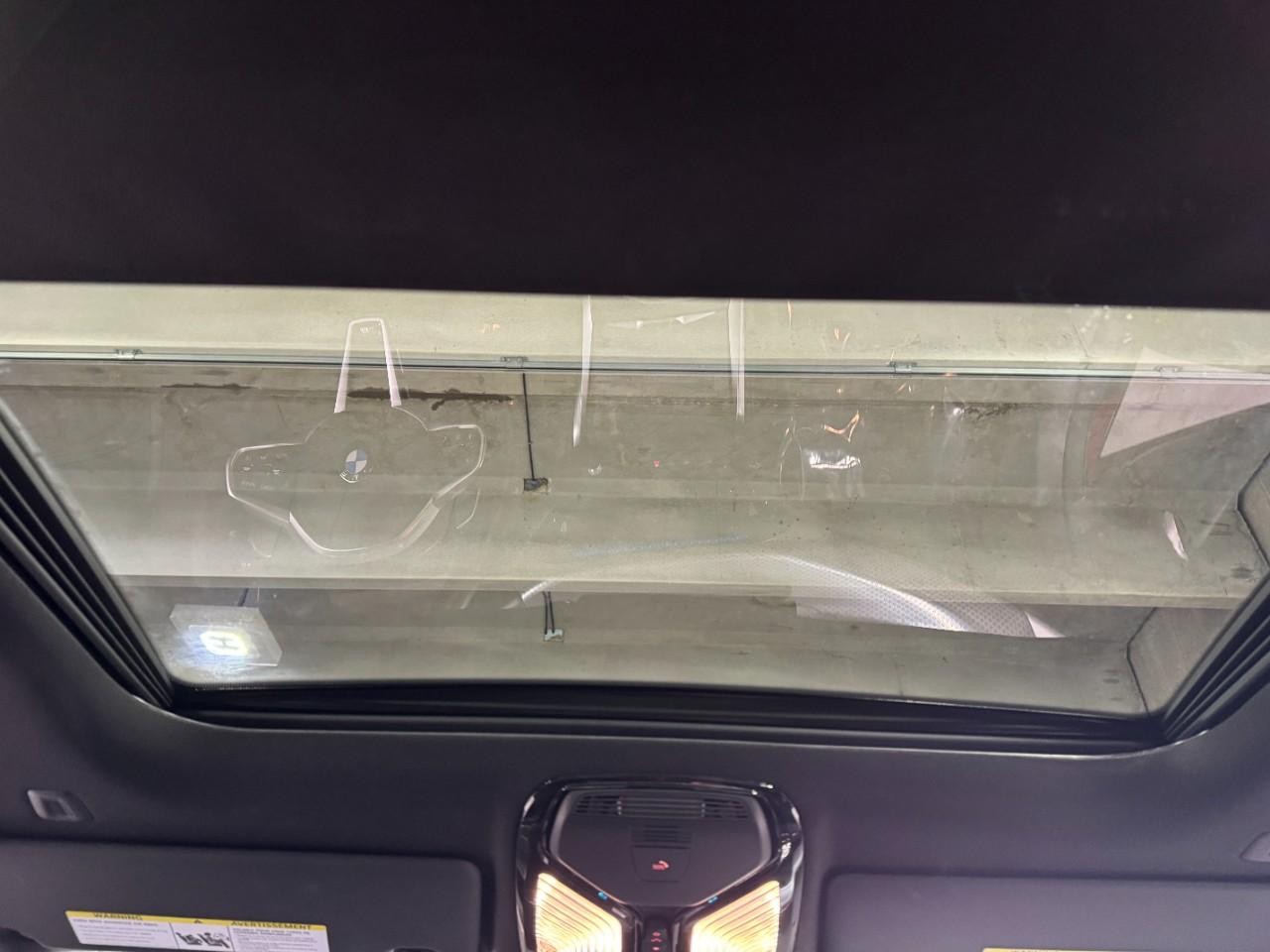 BMW 4 Series Vehicle Full-screen Gallery Image 11