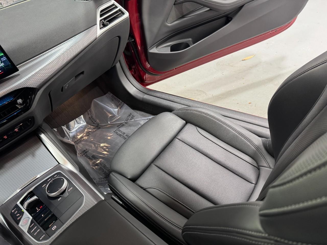 BMW 4 Series Vehicle Full-screen Gallery Image 16