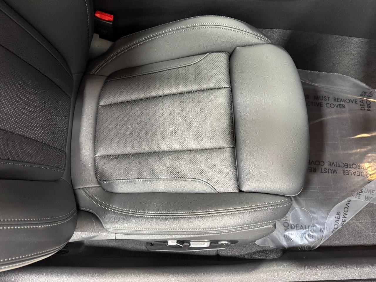 BMW 4 Series Vehicle Full-screen Gallery Image 18