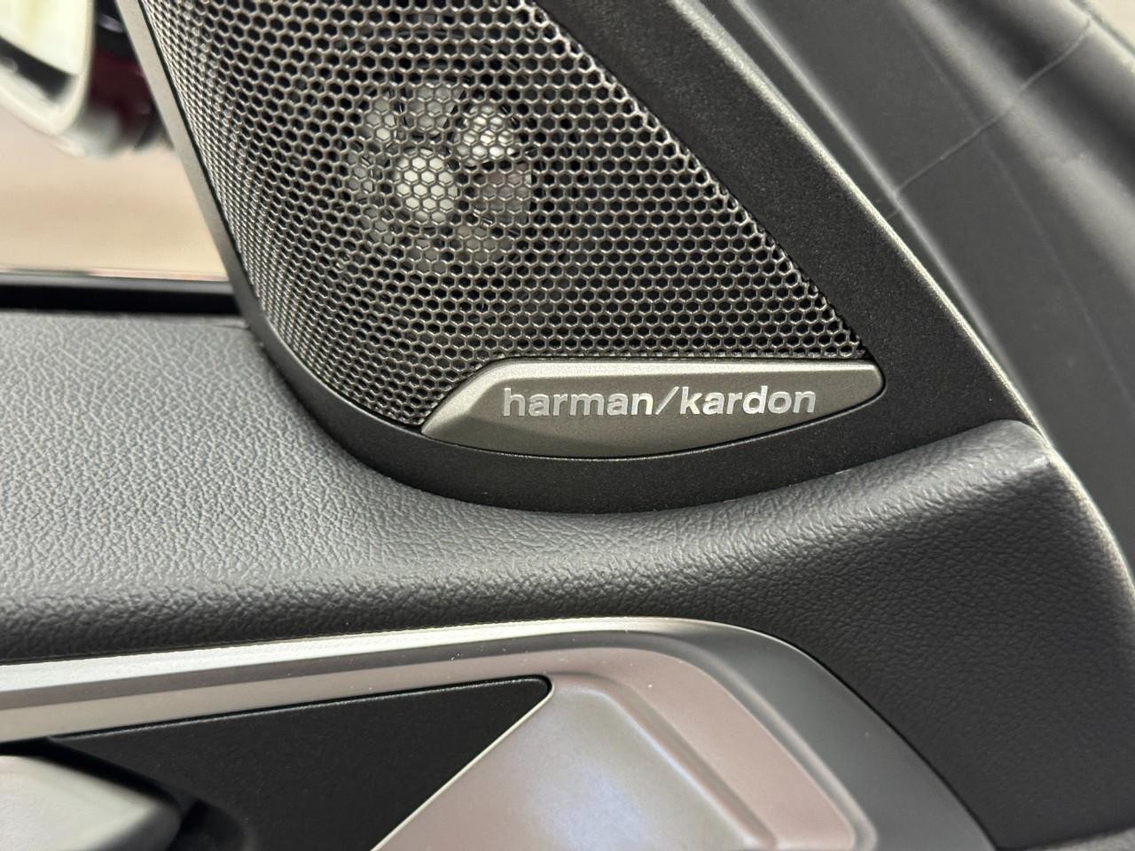 BMW 4 Series Vehicle Full-screen Gallery Image 22