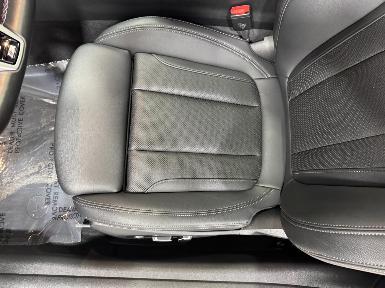 BMW 4 Series Vehicle Full-screen Gallery Image 28