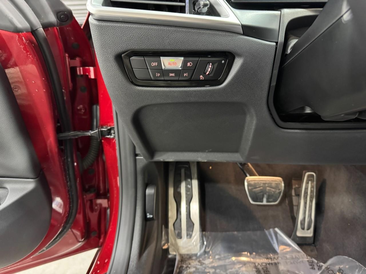 BMW 4 Series Vehicle Full-screen Gallery Image 30