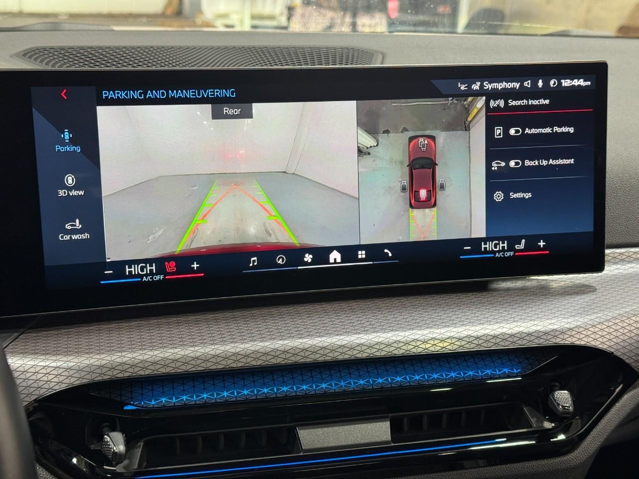 BMW 4 Series Vehicle Full-screen Gallery Image 34