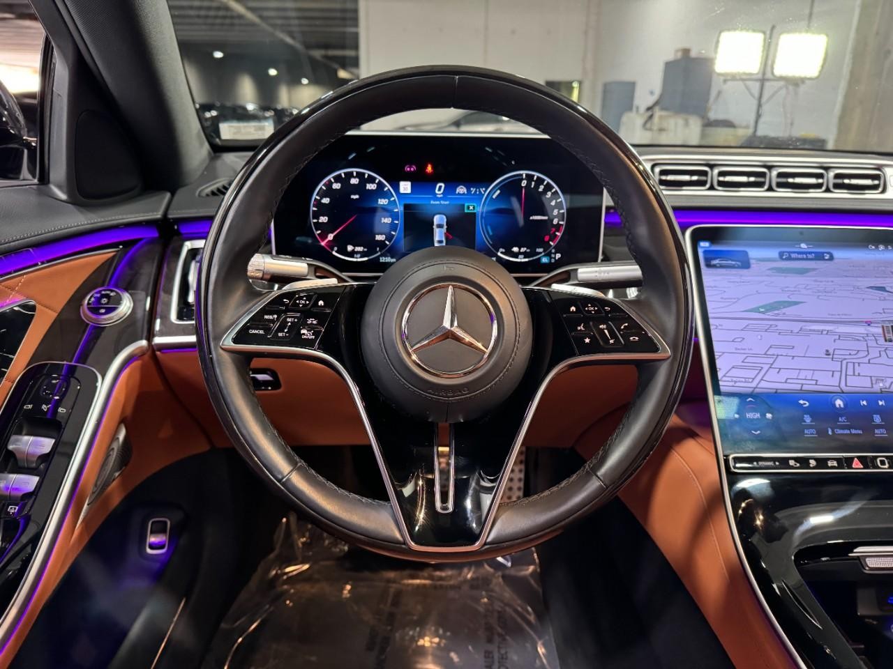 Mercedes-Benz S-Class Vehicle Full-screen Gallery Image 13