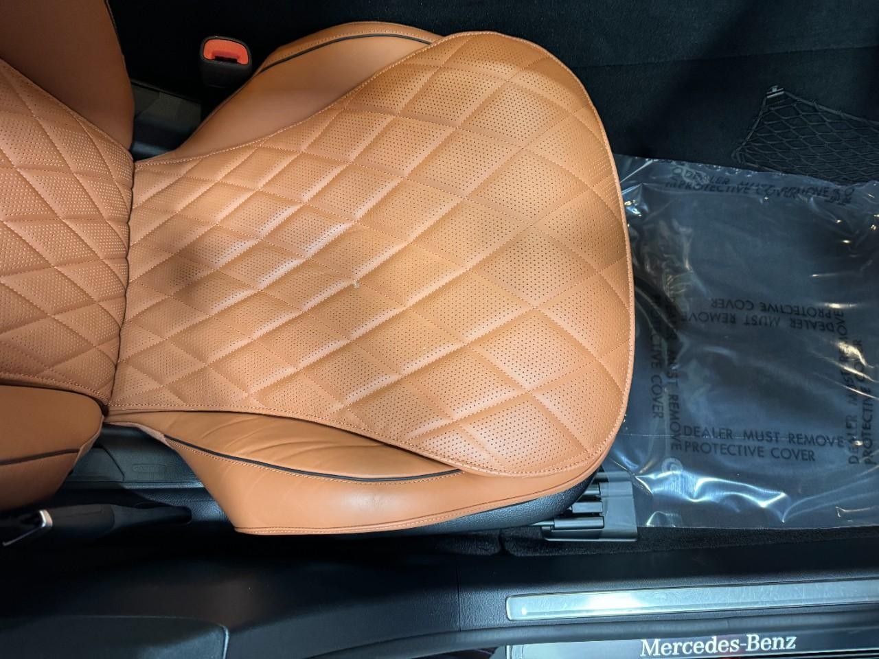 Mercedes-Benz S-Class Vehicle Full-screen Gallery Image 17