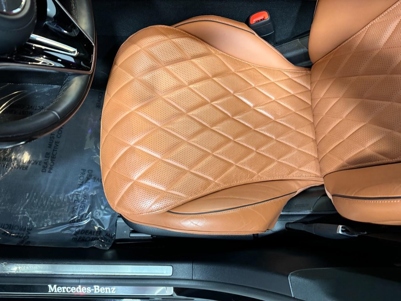 Mercedes-Benz S-Class Vehicle Full-screen Gallery Image 27