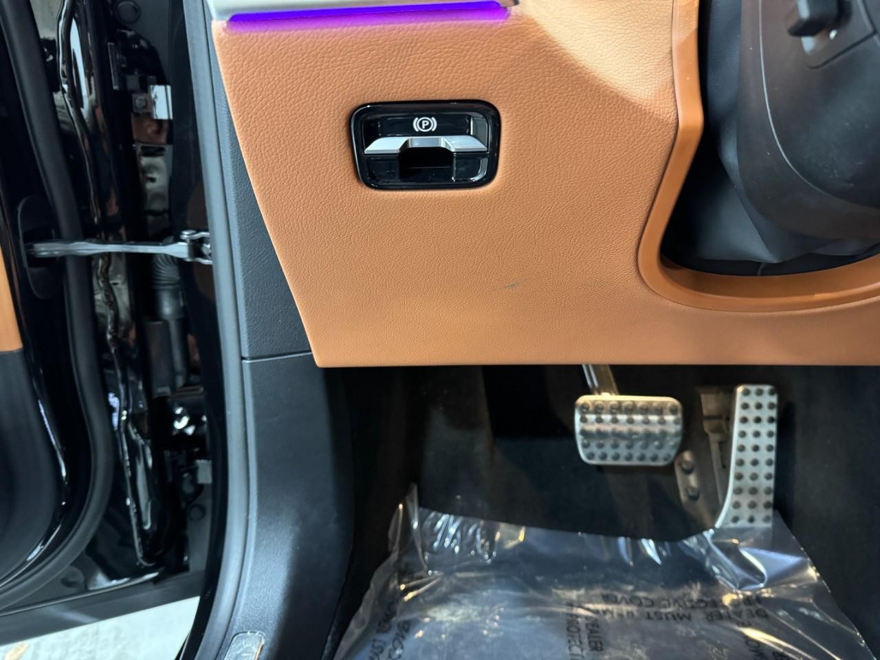 Mercedes-Benz S-Class Vehicle Full-screen Gallery Image 28