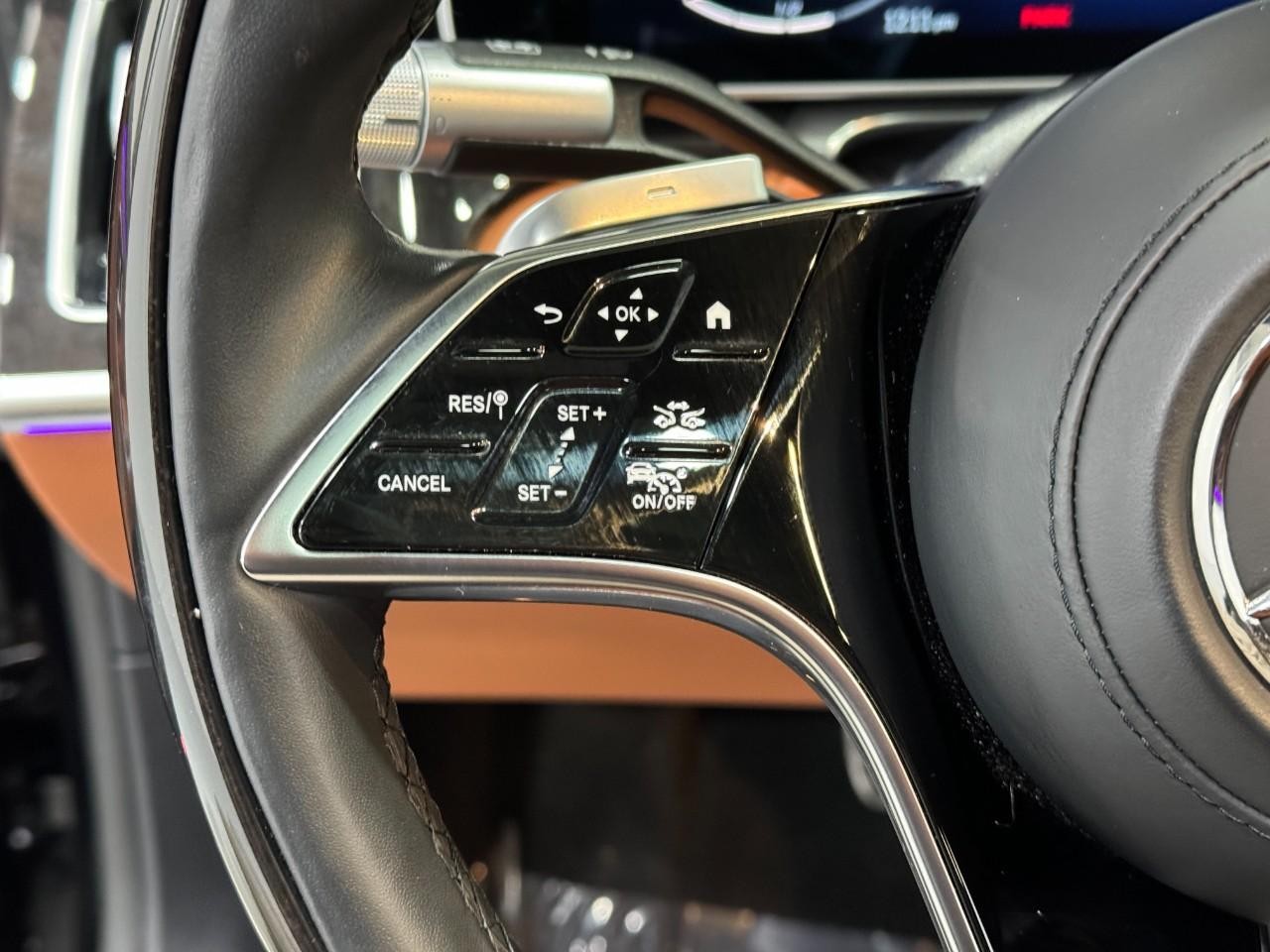 Mercedes-Benz S-Class Vehicle Full-screen Gallery Image 29