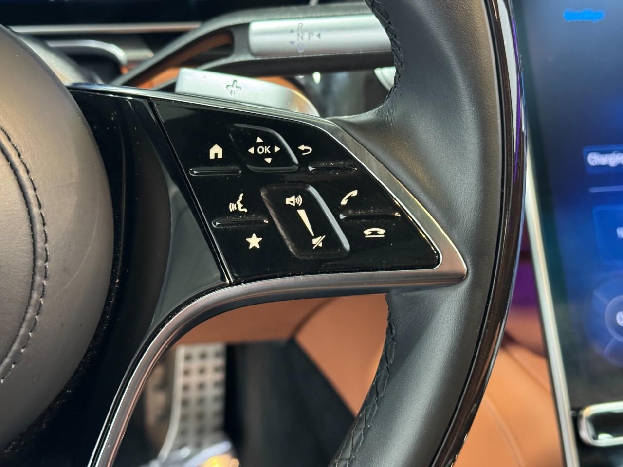 Mercedes-Benz S-Class Vehicle Full-screen Gallery Image 30