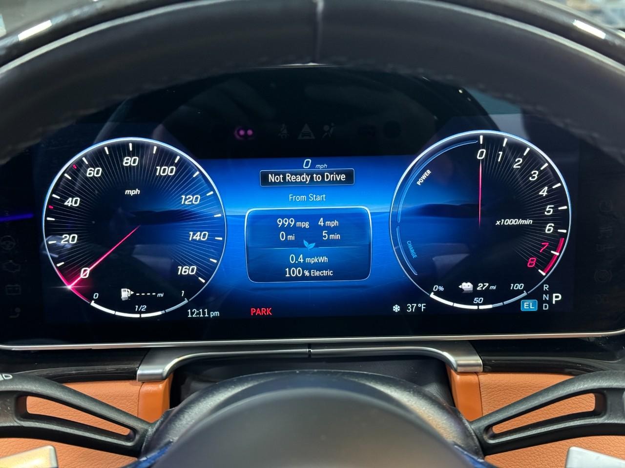 Mercedes-Benz S-Class Vehicle Full-screen Gallery Image 31