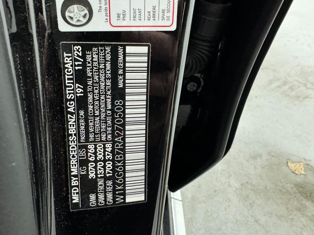 Mercedes-Benz S-Class Vehicle Full-screen Gallery Image 33