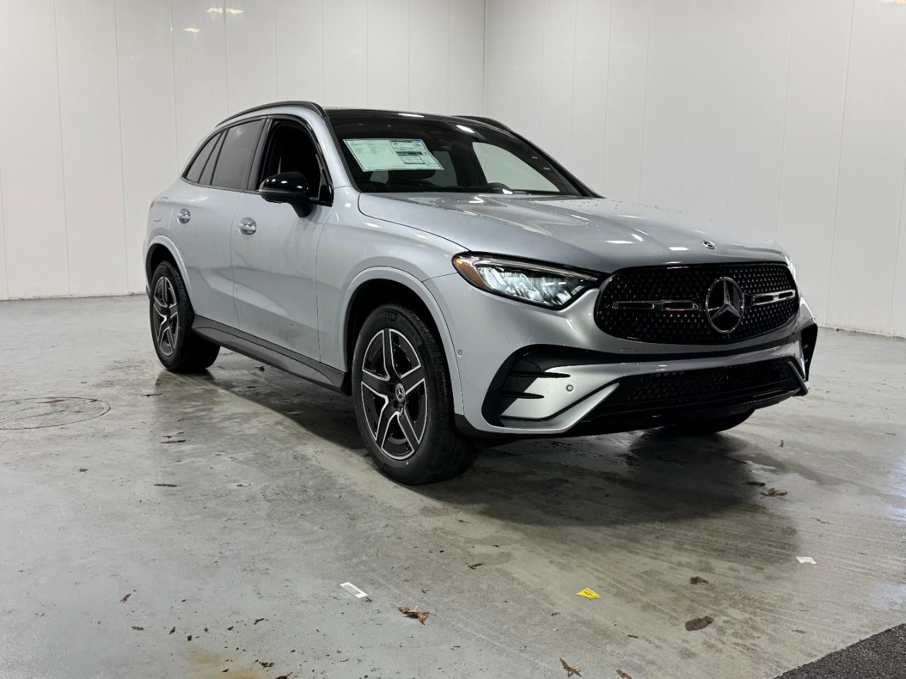 Mercedes-Benz GLC Vehicle Full-screen Gallery Image 5