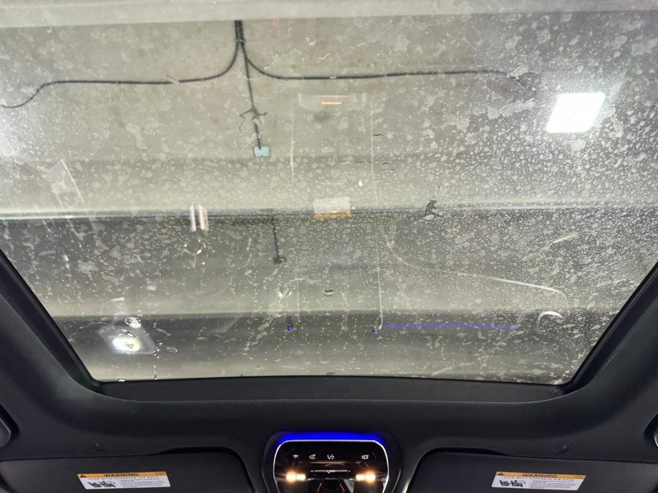 Mercedes-Benz GLC Vehicle Full-screen Gallery Image 10