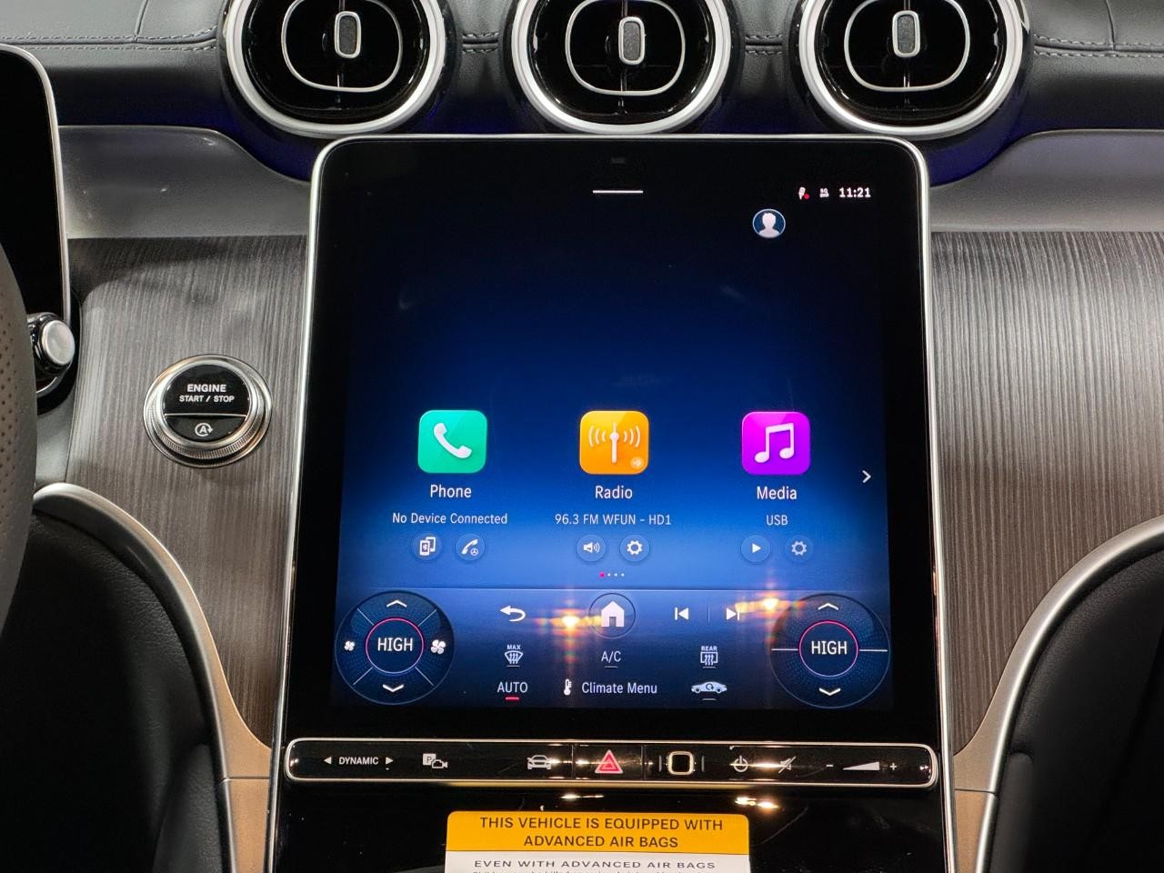 Mercedes-Benz GLC Vehicle Full-screen Gallery Image 13