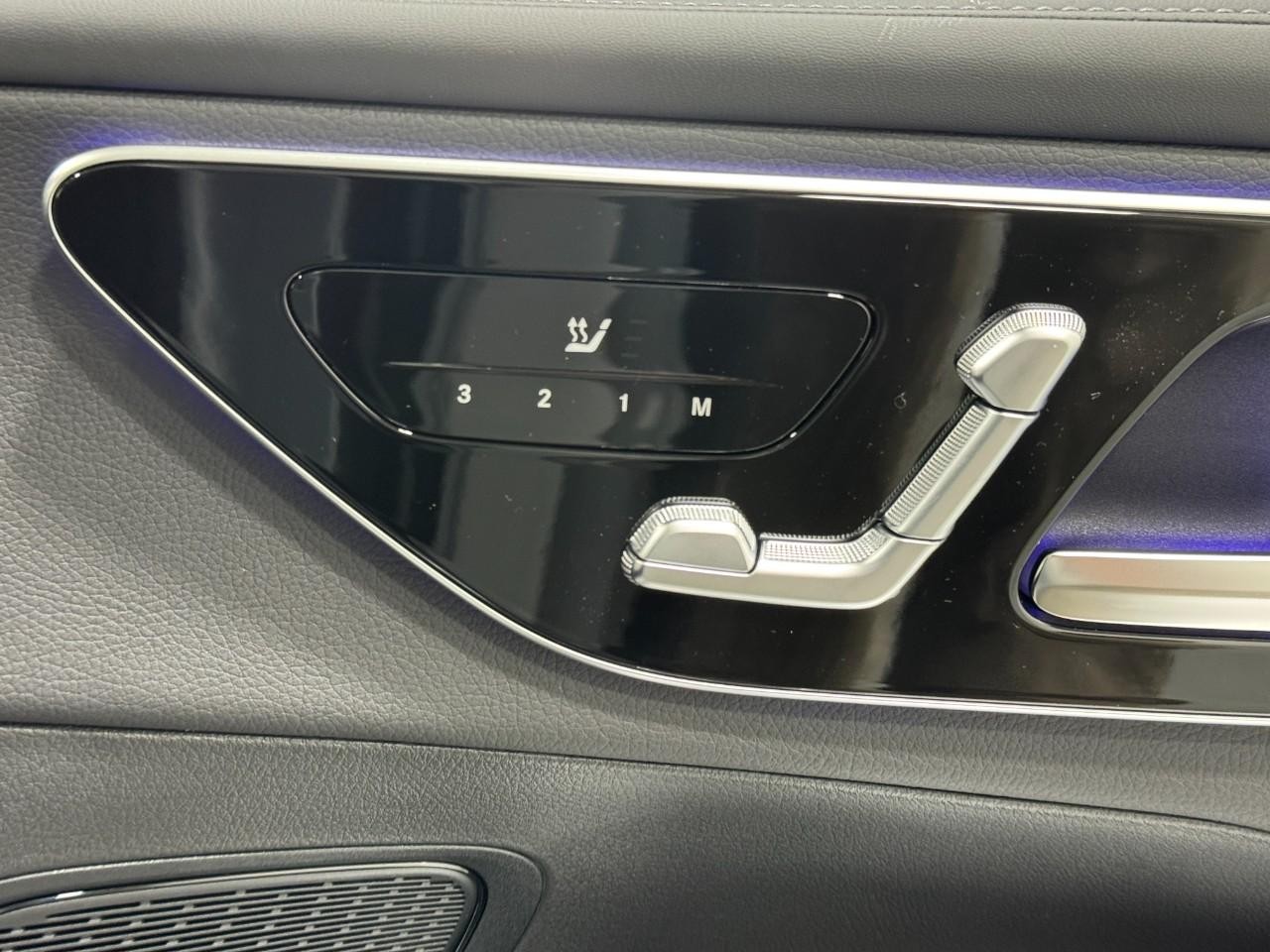 Mercedes-Benz GLC Vehicle Full-screen Gallery Image 18