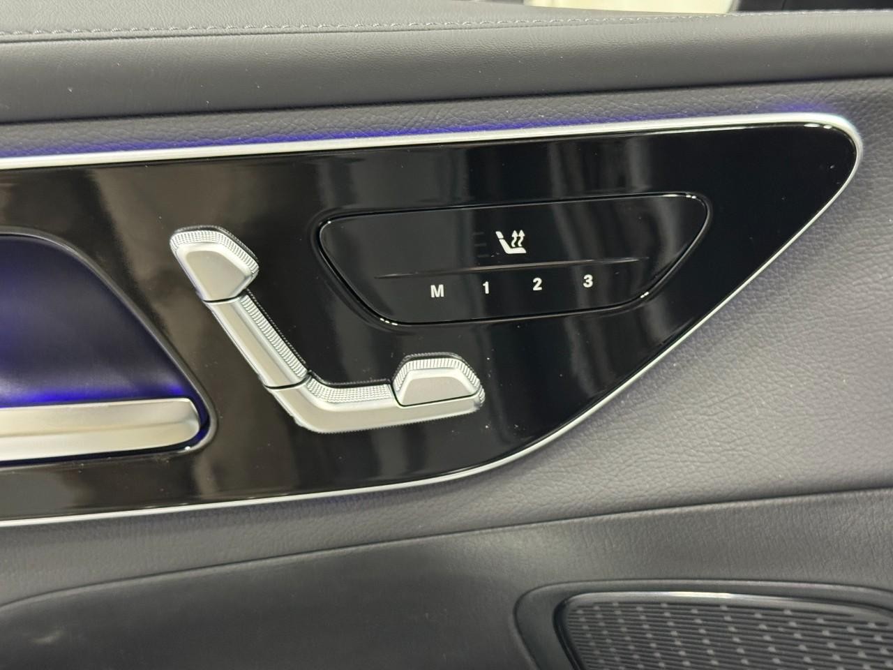 Mercedes-Benz GLC Vehicle Full-screen Gallery Image 21