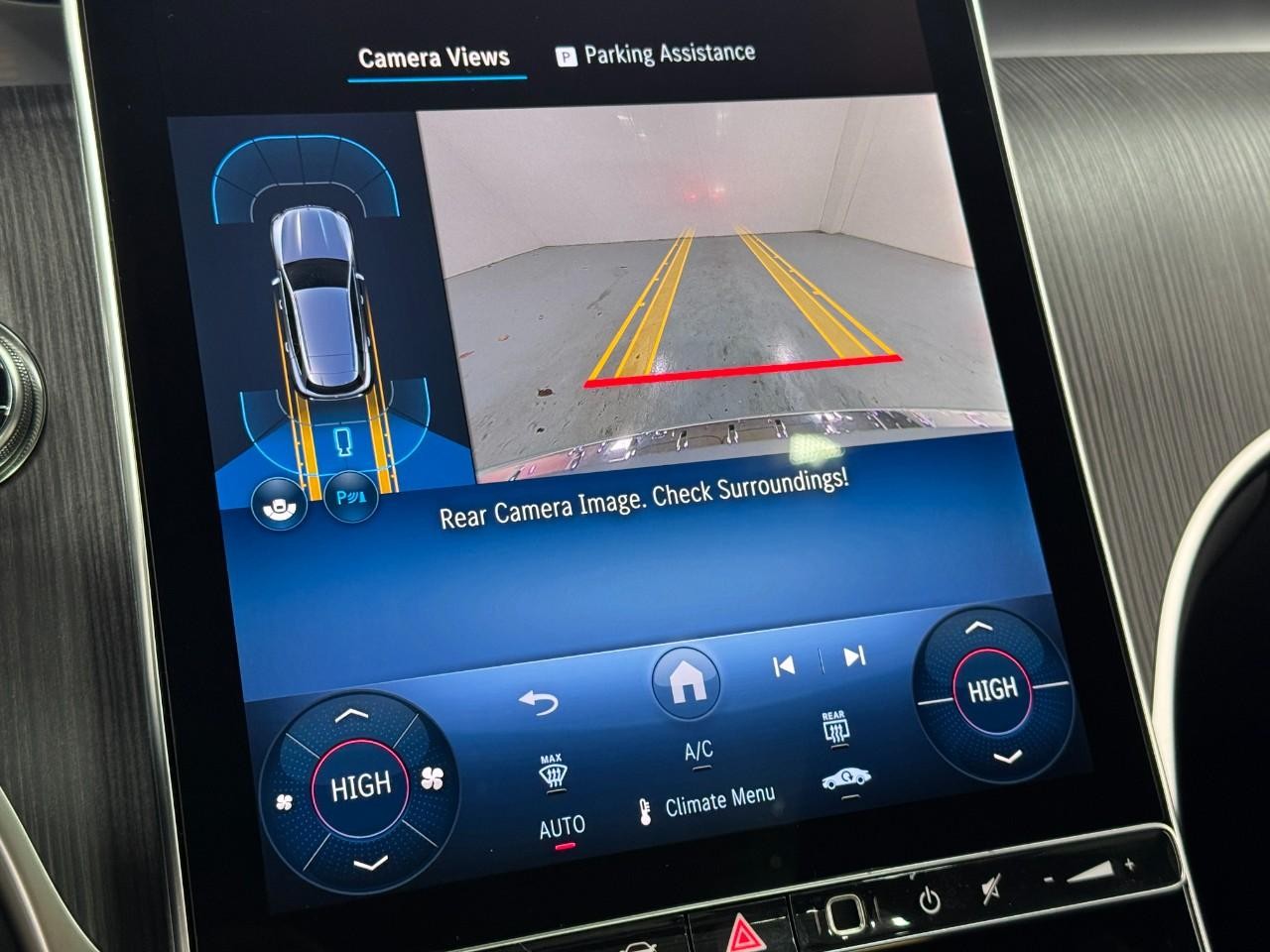 Mercedes-Benz GLC Vehicle Full-screen Gallery Image 33