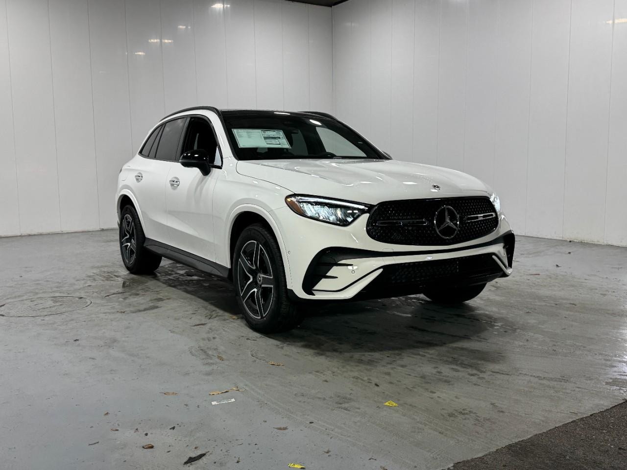 Mercedes-Benz GLC Vehicle Full-screen Gallery Image 6