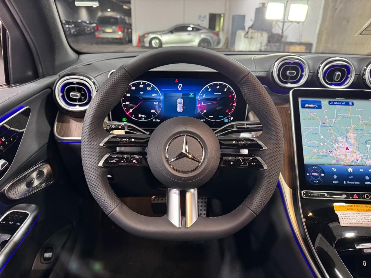 Mercedes-Benz GLC Vehicle Full-screen Gallery Image 13