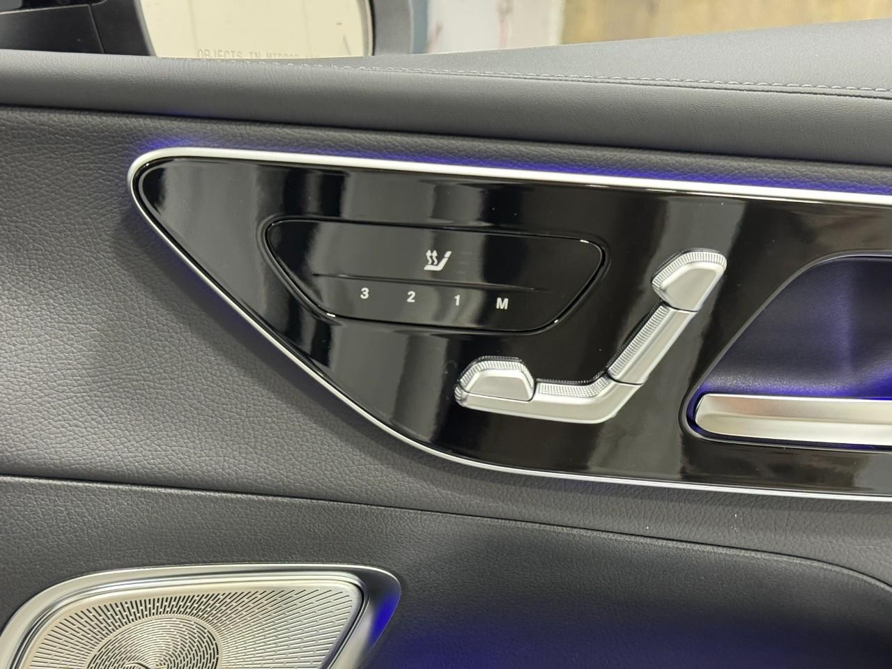 Mercedes-Benz GLC Vehicle Full-screen Gallery Image 19