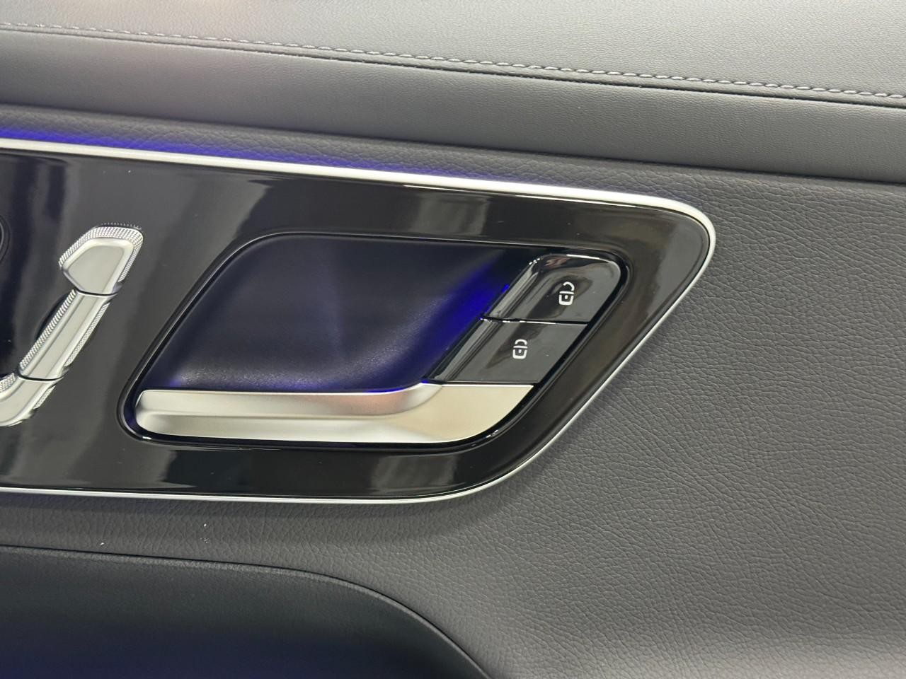 Mercedes-Benz GLC Vehicle Full-screen Gallery Image 20