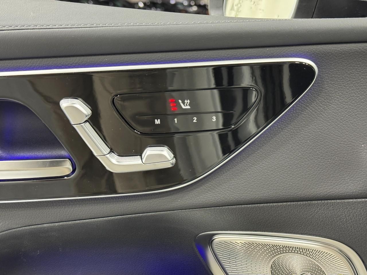 Mercedes-Benz GLC Vehicle Full-screen Gallery Image 22