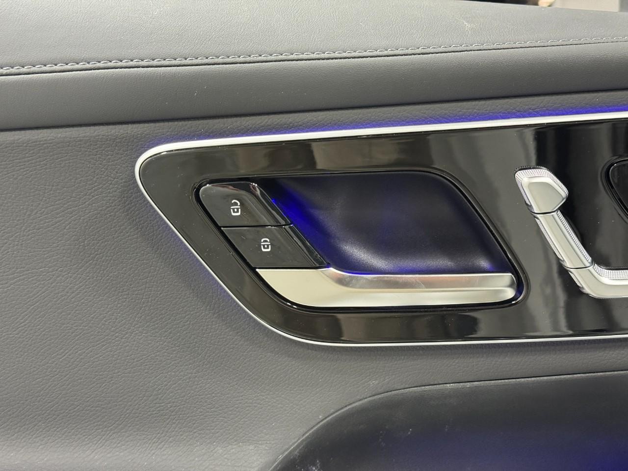 Mercedes-Benz GLC Vehicle Full-screen Gallery Image 23