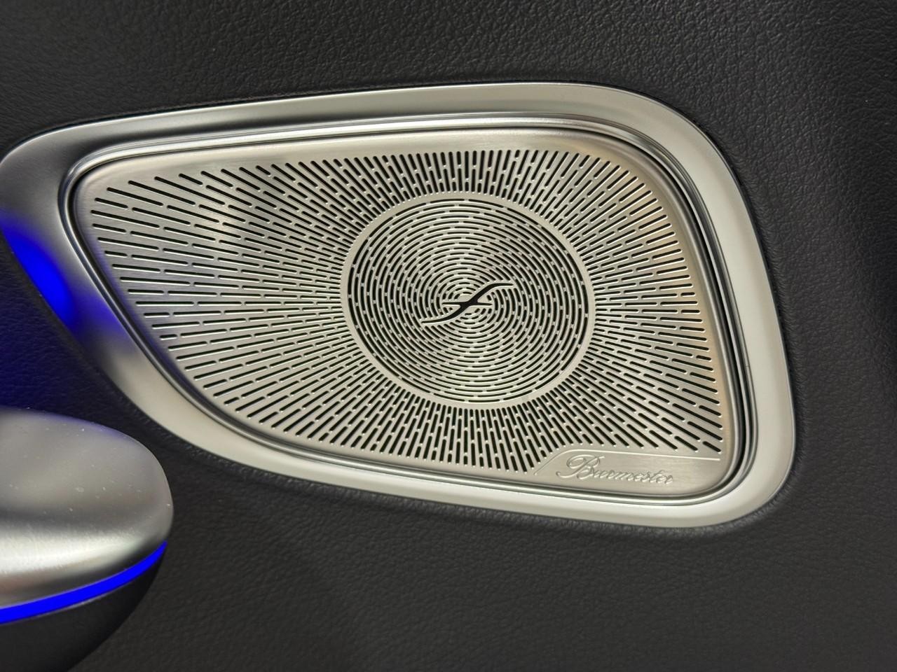 Mercedes-Benz GLC Vehicle Full-screen Gallery Image 25