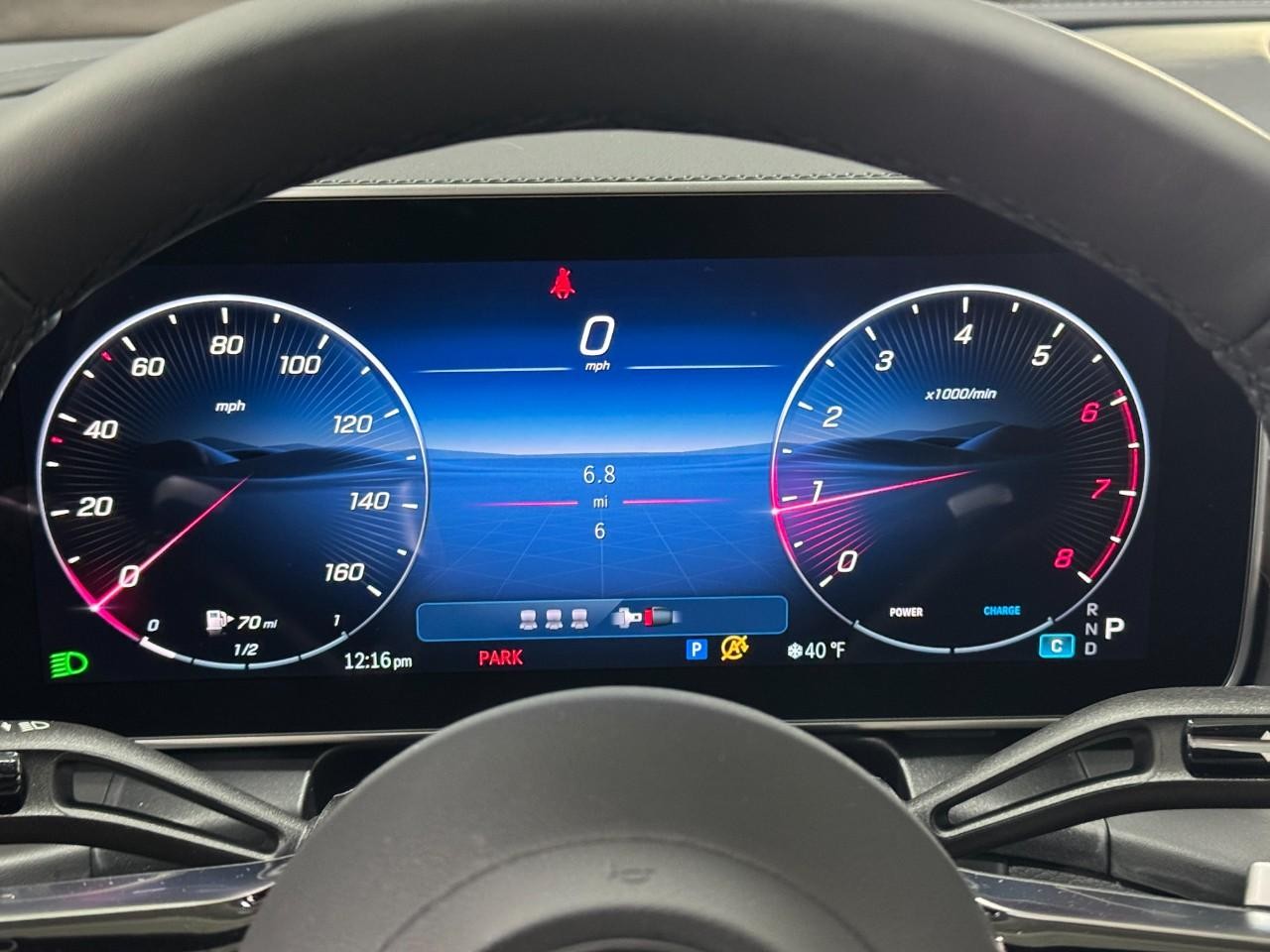 Mercedes-Benz GLC Vehicle Full-screen Gallery Image 33