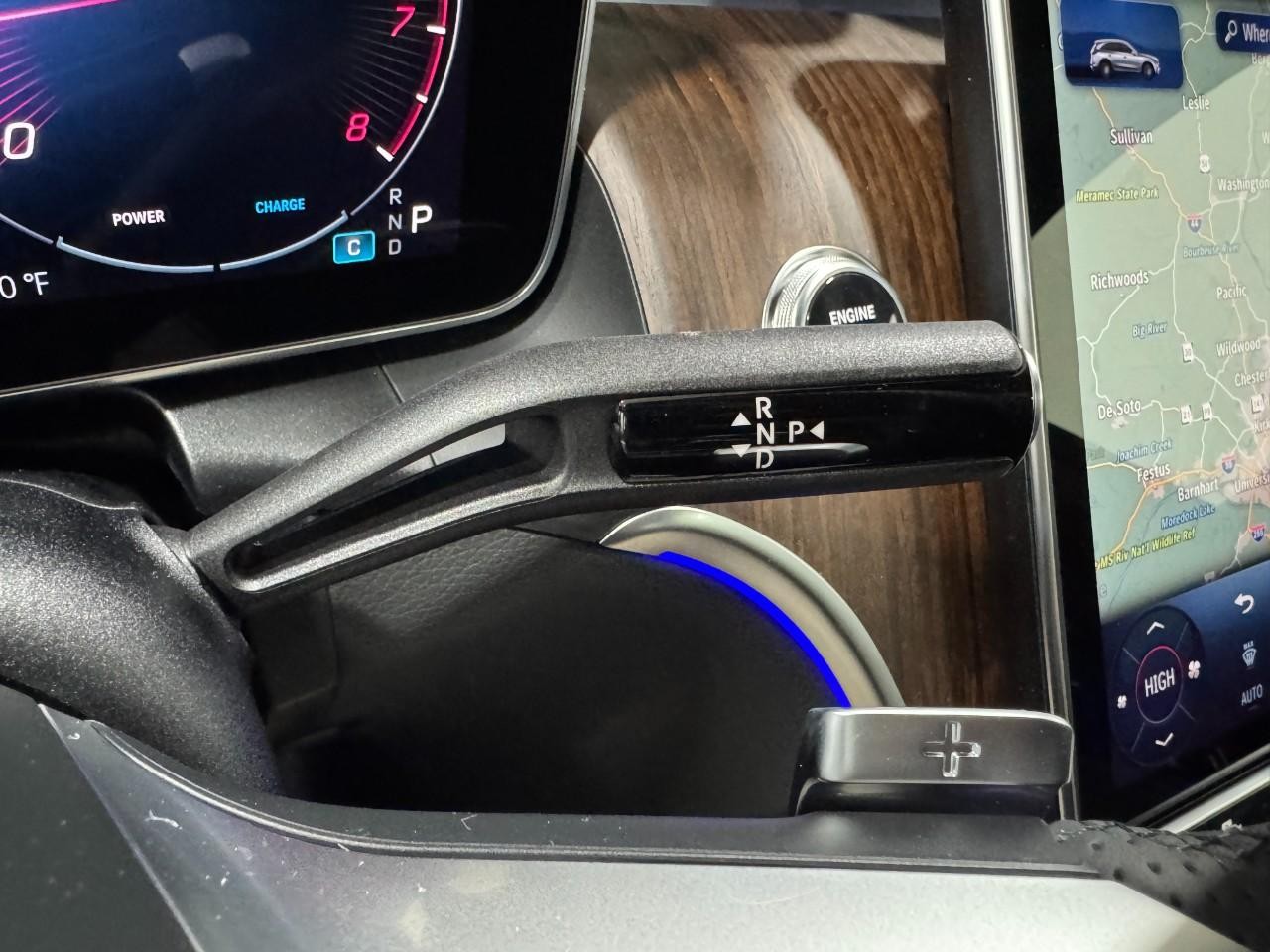 Mercedes-Benz GLC Vehicle Full-screen Gallery Image 34