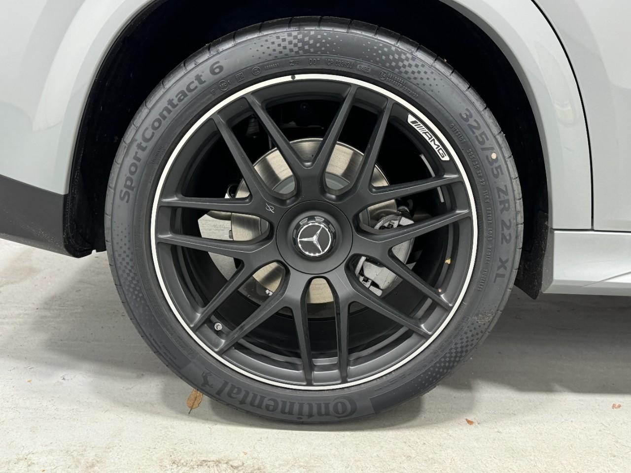 Mercedes-Benz GLE Vehicle Full-screen Gallery Image 5