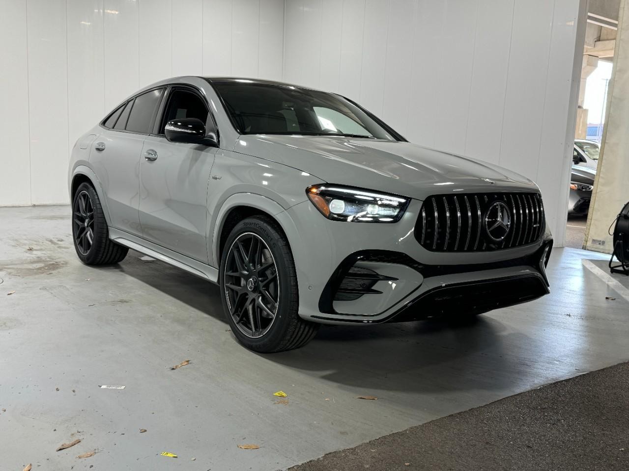 Mercedes-Benz GLE Vehicle Full-screen Gallery Image 6