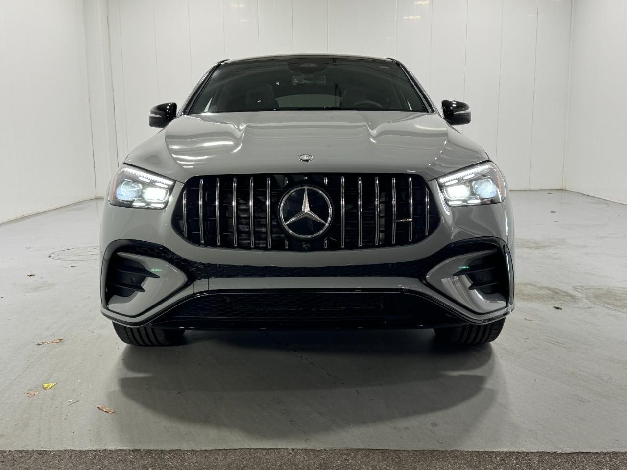 Mercedes-Benz GLE Vehicle Full-screen Gallery Image 7