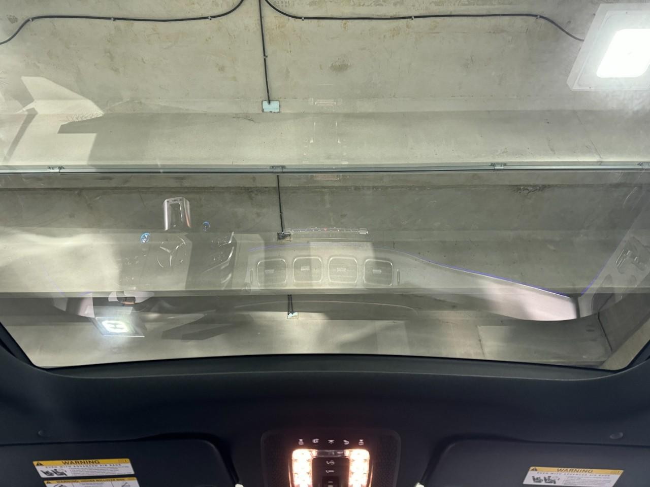 Mercedes-Benz GLE Vehicle Full-screen Gallery Image 11