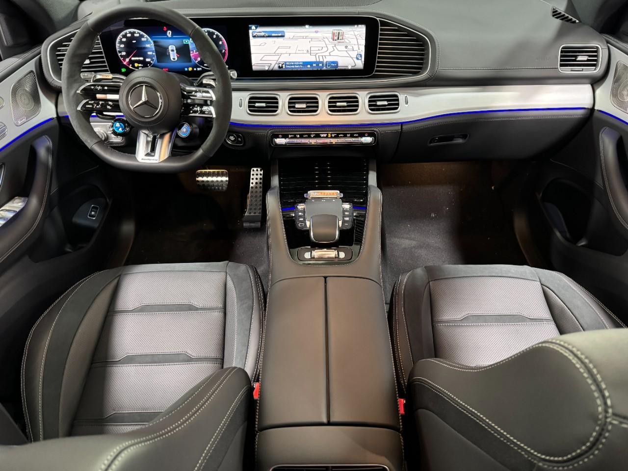 Mercedes-Benz GLE Vehicle Full-screen Gallery Image 12