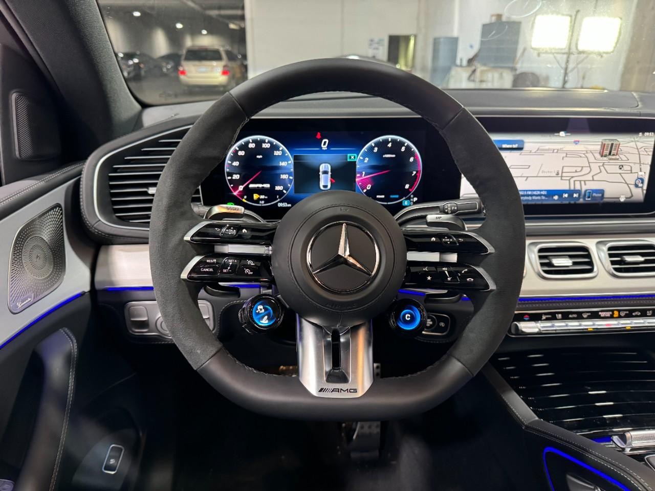 Mercedes-Benz GLE Vehicle Full-screen Gallery Image 13