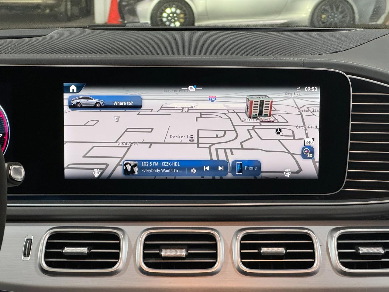 Mercedes-Benz GLE Vehicle Full-screen Gallery Image 14