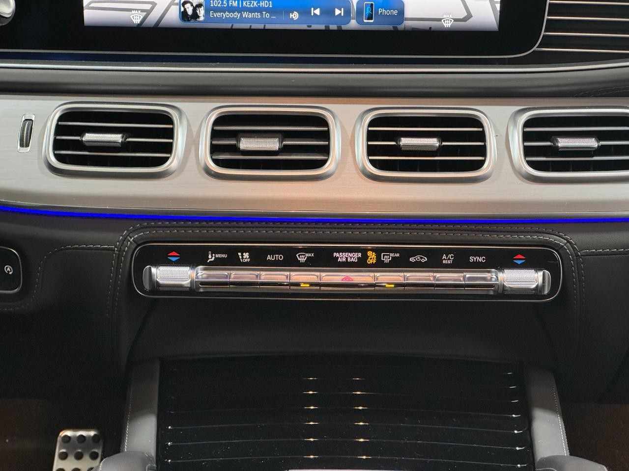 Mercedes-Benz GLE Vehicle Full-screen Gallery Image 15