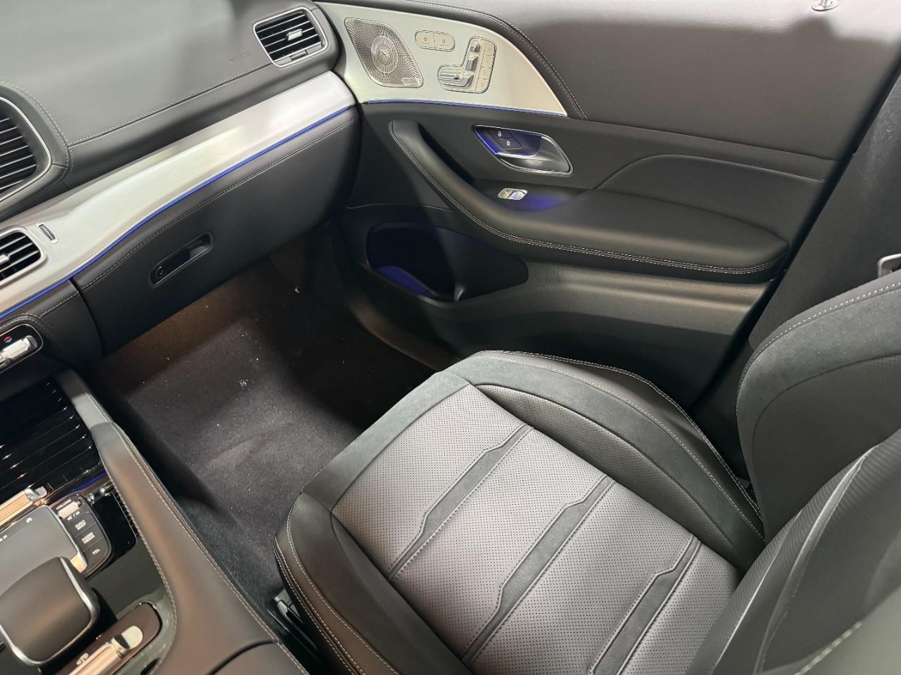 Mercedes-Benz GLE Vehicle Full-screen Gallery Image 17