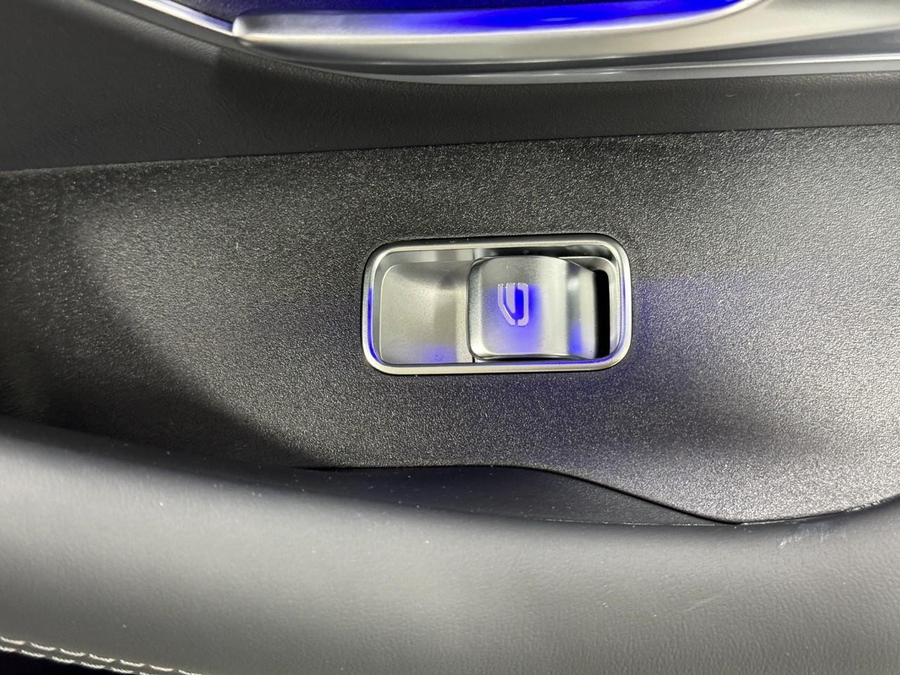 Mercedes-Benz GLE Vehicle Full-screen Gallery Image 22