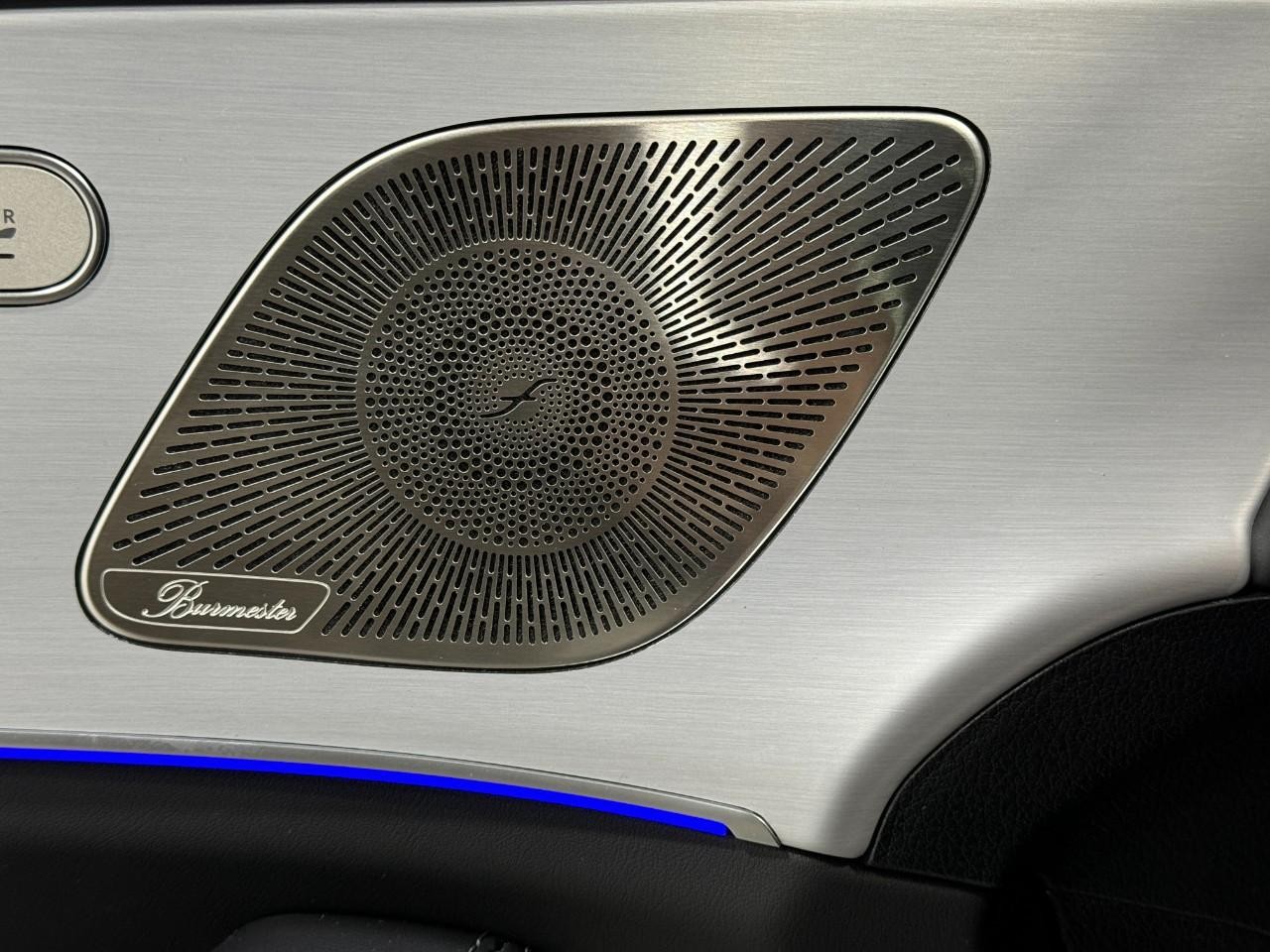 Mercedes-Benz GLE Vehicle Full-screen Gallery Image 23