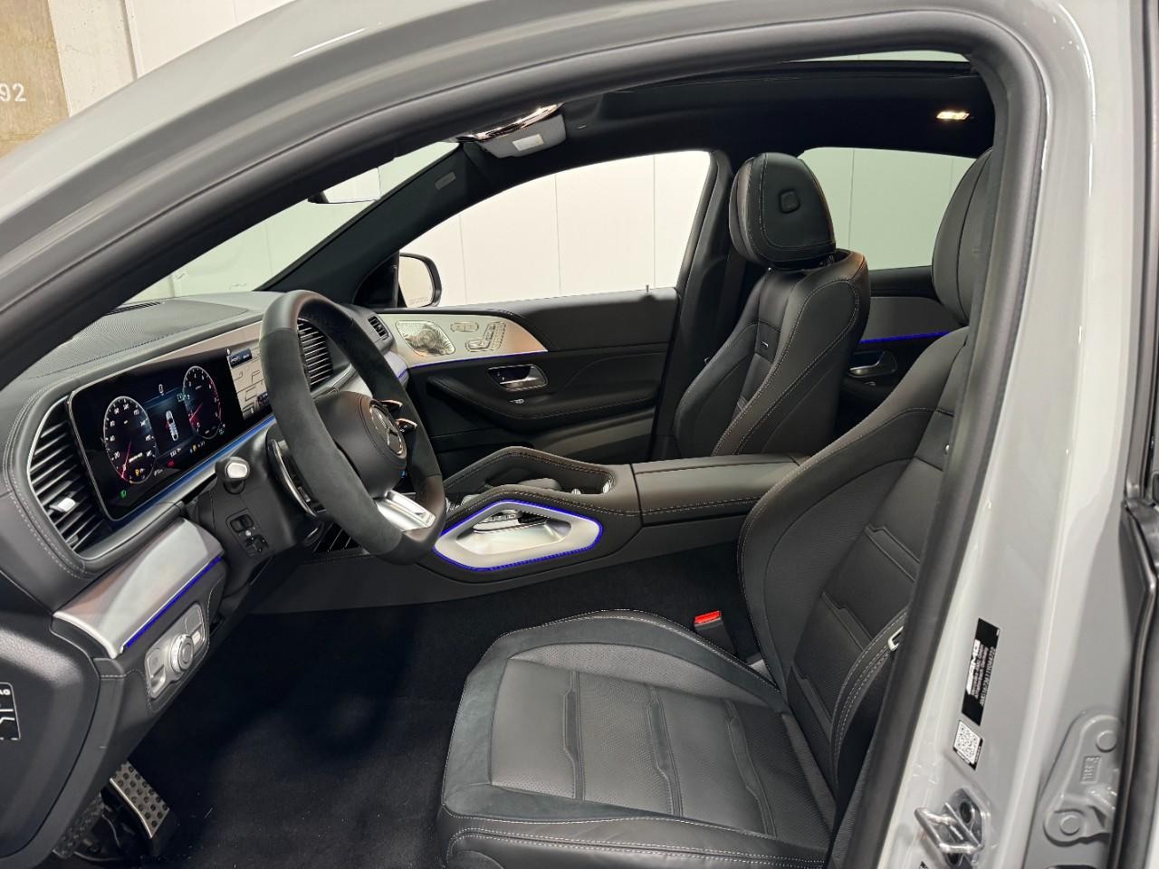 Mercedes-Benz GLE Vehicle Full-screen Gallery Image 28