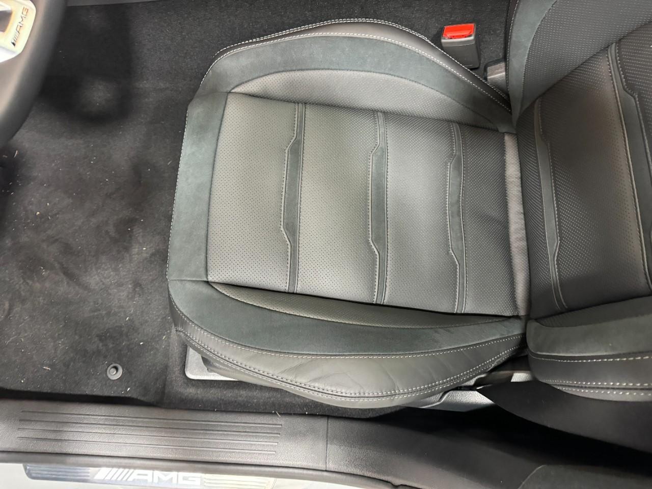 Mercedes-Benz GLE Vehicle Full-screen Gallery Image 29