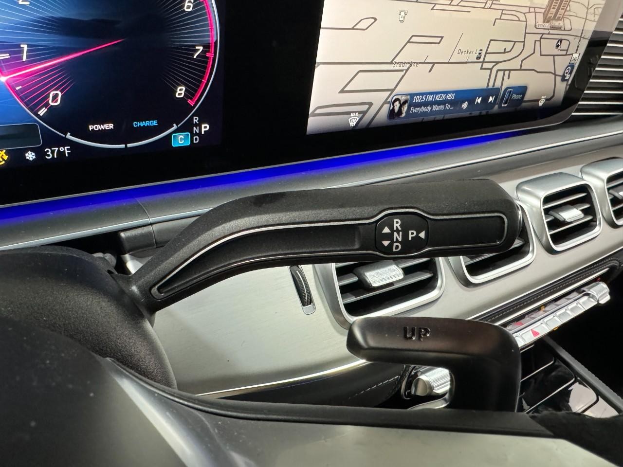 Mercedes-Benz GLE Vehicle Full-screen Gallery Image 34