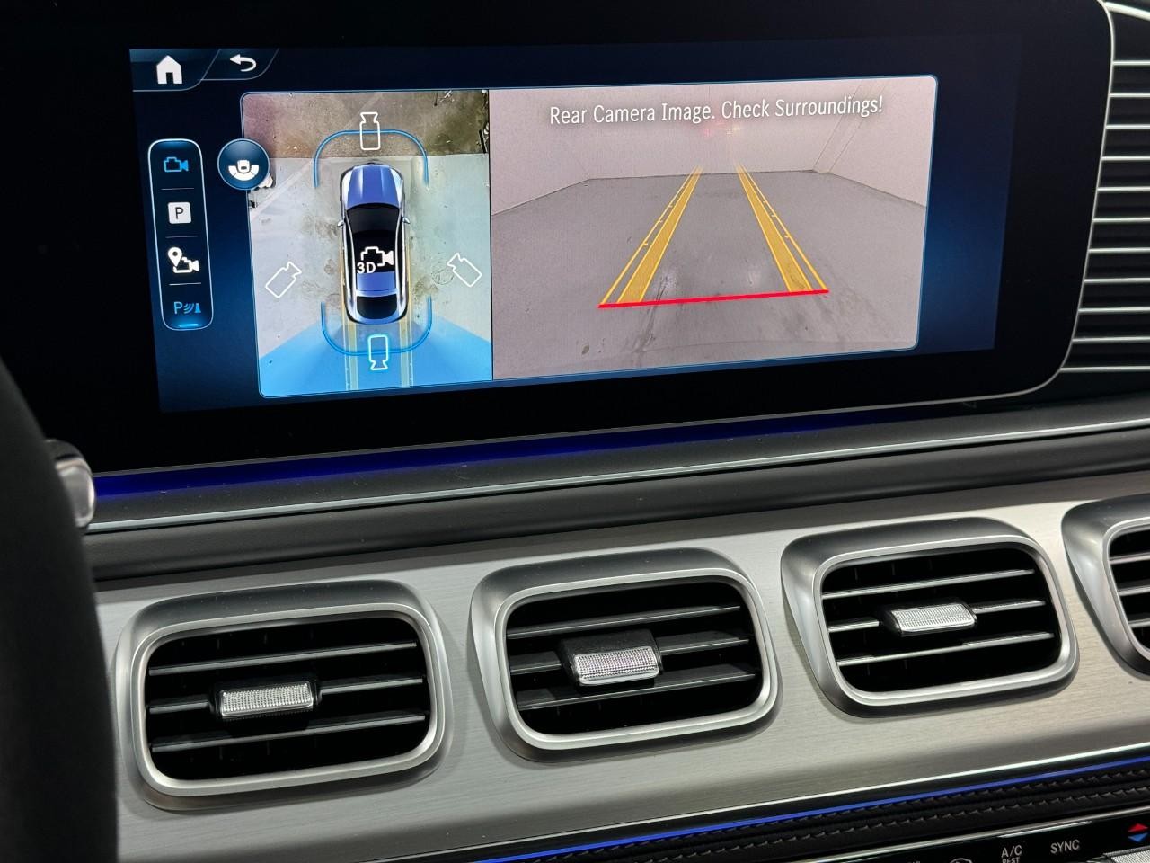 Mercedes-Benz GLE Vehicle Full-screen Gallery Image 35