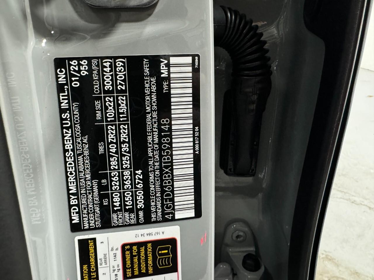 Mercedes-Benz GLE Vehicle Full-screen Gallery Image 36