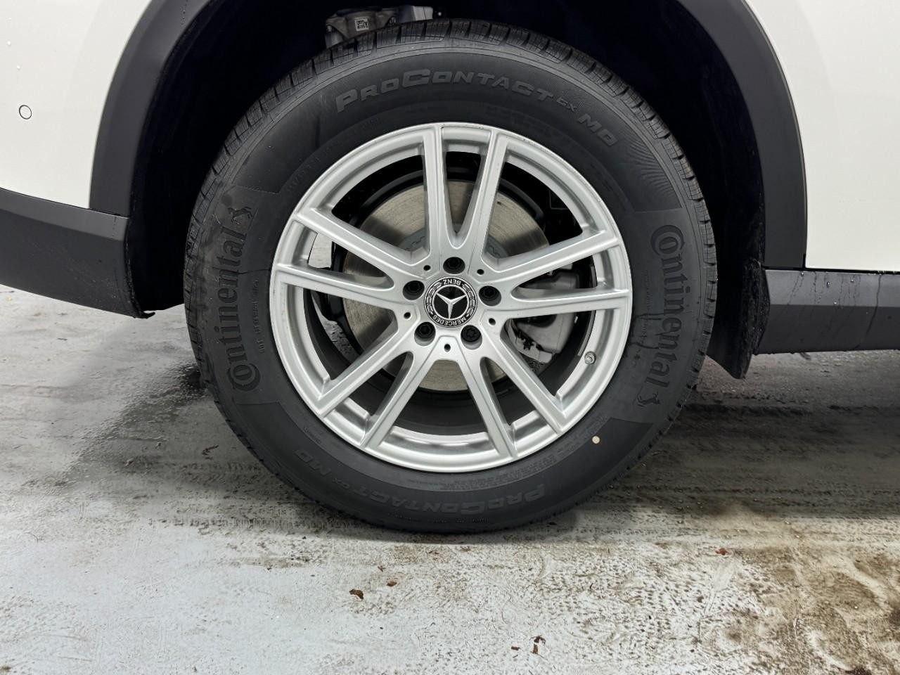 Mercedes-Benz GLC Vehicle Full-screen Gallery Image 5